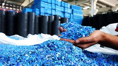 القابضة المصرية الكويتية تبدأ تنفيذ مشروع بـ60 مليون جنيه إسترليني لإعادة تدوير المخلفات البلاستيكية