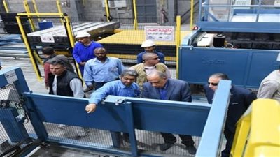 وزير قطاع الأعمال العام يتابع التشغيل التجريبي لماكينة إنتاج سلك الألومنيوم الجديدة