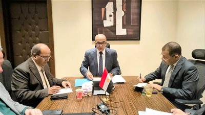 نائب وزير الإسكان يبحث احتياجات شركات المياه والصرف الصحي من الطلمبات