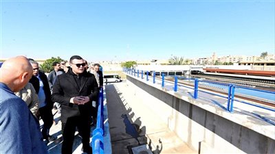 وزير الإسكان يتفقد مشروع 