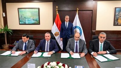 وزير البترول يشهد توقيع عقد تمويل مجمع إنتاج السيليكون المعدني بالعلمين الجديدة