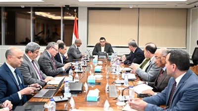 وزير الإسكان يتابع الموقف التنفيذي لمشروعات المبادرة الرئاسية 