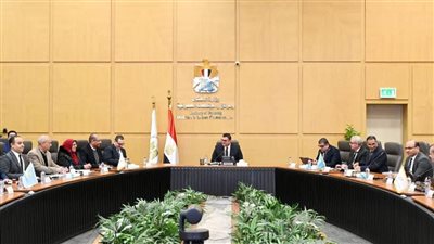 وزير الإسكان يتابع مع شركة 