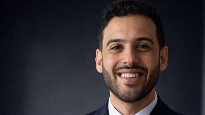 خبير اقتصادي: ضغوط الفائدة وقوة الدولار تدفع الذهب للتراجع مؤقتًا