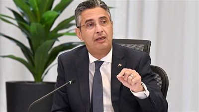 وزير التموين يقرر خفض سعر الدواجن المجمدة إلى 100 جنيه     