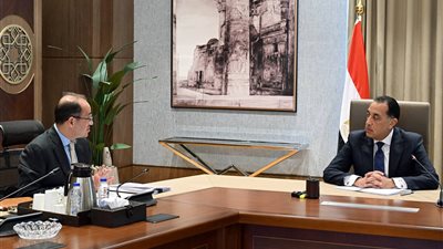 رئيس الوزراء ووزير المالية 