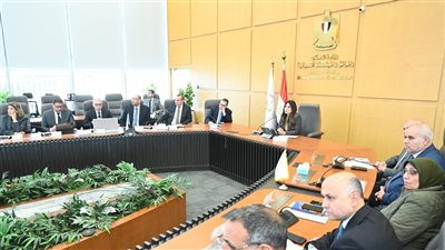 وزيرة الإسكان تتابع الموقف التنفيذي لمشروعات الإسكان باجتماع موسع