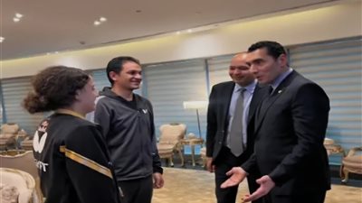  عمرو أديب عن صورة لقاء وزير الرياضة بهنا جودة : هو فيه كام لمبة في السقف؟ فين الترشيد