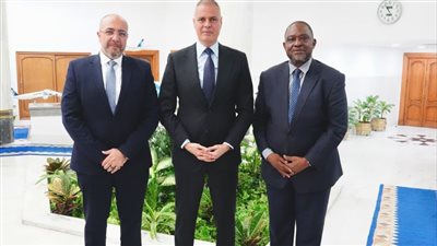 مصر للطيران تبحث تعزيز التكامل مع شركات الطيران الأفريقية وتطوير التعاون مع الخطوط الكينية