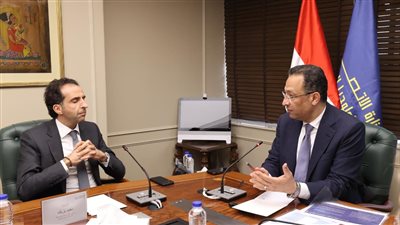 وزير الاتصالات يبحث مع مسؤولي شركة مايكروسوفت تعزيز الشراكة لدعم الذكاء الاصطناعي