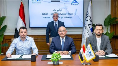 رئيس اقتصادية قناة السويس يشهد توقيع عقد مشروع 