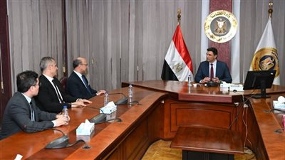 وزير الصناعة يبحث مع مجموعة صافولا خططها التوسعية في مصر