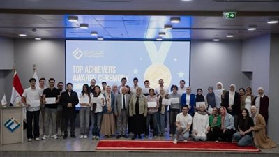 جامعة مصر للمعلوماتية تكرم 72 من أوائل الطلاب وتحتضن 12 من المكفوفين بعد توقف منحهم