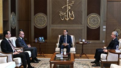 رئيس الوزراء يُصدر قرارين بتعيين الدكتور محمد عوض رئيسًا تنفيذيًا للهيئة العامة للاستثمار والمناطق الحرة