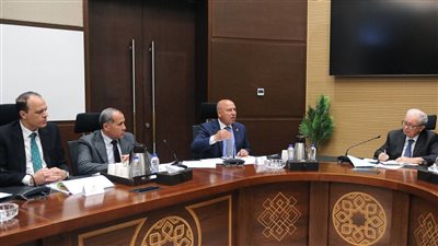 نائب رئيس الوزراء للشئون الاقتصادية يستعرض مع وزير النقل الموقف التنفيذي لشبكة القطار الكهربائي السريع