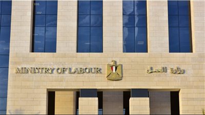وزارة العمل تعلن 4145 فرصة جديدة في 11 محافظة والتقديم طوال مايو