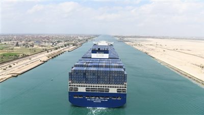 قناة السويس تستقبل أكبر سفينة حاويات صديقة للبيئة في أولى رحلاتها عبر المجرى الملاحي