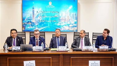 وزير التخطيط أمام 