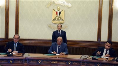 رئيس الوزراء يشهد توقيع 