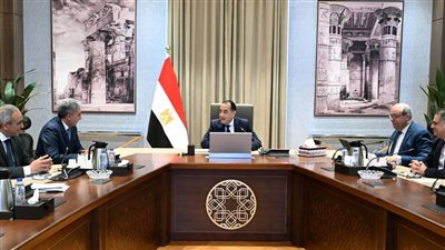 مدبولي يتابع خطة تحفيز السياحة.. وتسهيلات بالمطارات لتعزيز تدفق السائحين إلى مصر