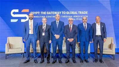  اقتصادية قناة السويس: 16 مليار دولار استثمارات في أقل من 4 سنوات.. وشرق بورسعيد يستحوذ على 70% من تجارة الترانزيت