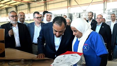 رئيس الوزراء يفتتح مصنع شركة 
