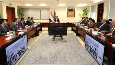 وزير الاتصالات يبحث مع 