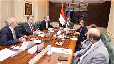 وزير الاتصالات يبحث مع HMD توسيع تصنيع هواتف نوكيا في مصر