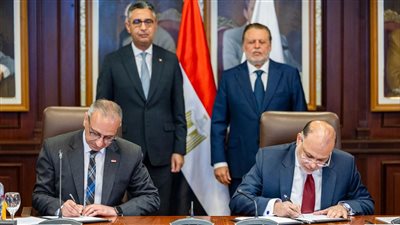 محافظ البنك المركزي ووزير التموين يشهدان توقيع بروتوكول للاستعلام الإلكتروني عن بيانات السجل التجاري