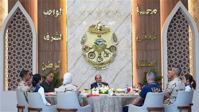 الرئيس السيسي يتفقد القيادة الاستراتيجية والأكاديمية العسكرية ويؤكد: استقرار الوطن العربي مسؤولية مشتركة