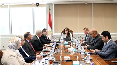 وزيرة الإسكان تتابع مع رئيس الهيئة العامة لتعاونيات البناء والإسكان ملفات العمل بالهيئة وتبحث سبل تعظيم دورها