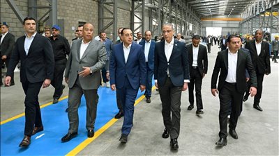 رئيس الوزراء يفتتح مصنع 