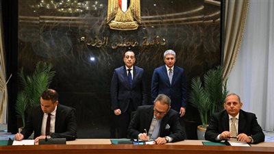 ثورة رقمية في المطارات المصرية.. رئيس الوزراء يشهد توقيع اتفاقيات تشغيل 