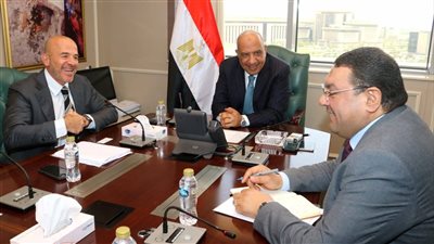 مصر تبحث دعم الطاقة لمشروع مركز بيانات عالمي