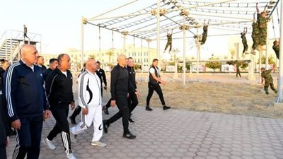 وزير الدفاع يتفقد منظومة التأهيل بالأكاديمية العسكرية بمشارك