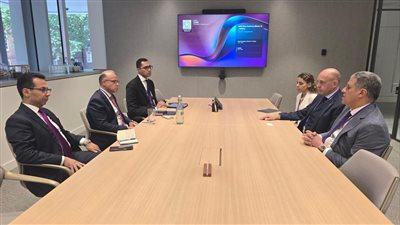 وزير الاستثمار يبحث توطين تكنولوجيا إشارات السكك الحديدية مع شركة بريطانية