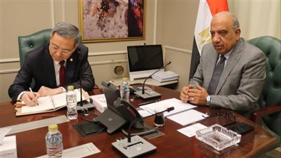 الكهرباء تعزز شراكتها مع الصين لدمج الطاقة المتجددة