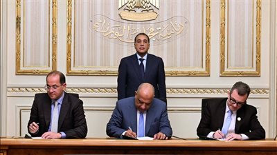 رئيس الوزراء يشهد تمويل تطوير شبكة الكهرباء لاستيعاب الطاقات المتجددة المتنامية