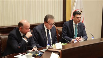 وزير الصحة يبحث مع وزيري الاستثمار والصناعة آليات خفض الإصابة بالأمراض المرتبطة بالسكر