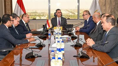 وزير التموين يبحث مع 