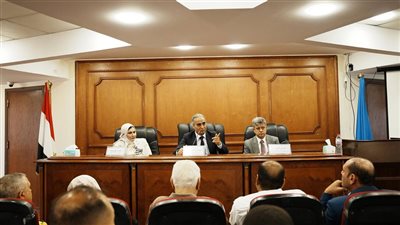 رئيس جهاز حماية المستهلك يعقد لقاءً موسعًا بالغرفة التجارية لبحث الأسواق بدمياط
