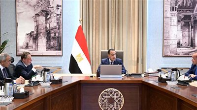 رئيس الوزراء يجتمع مع محافظ البنك المركزي ووزير المالية لاست