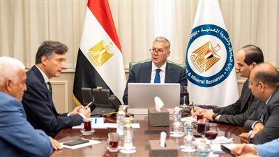 وزير البترول يبحث مع إيني زيادة إنتاج الغاز وربط حقل كرونوس