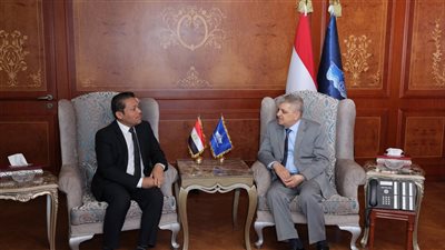 رئيس هيئة قناة السويس يبحث مع سفير ماليزيا التعاون في التدريب البحري والاستزراع السمكي
