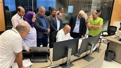 وزير الكهرباء يتابع جاهزية الشبكة القومية لمواجهة أحمال الصيف المرتفعة