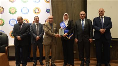 نائب وزير المالية.. يكرم الأمهات المثاليات والموظفين المتميزين ورواد العمل