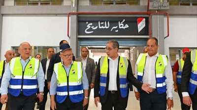 نائب رئيس الوزراء للشؤون الاقتصادية يتفقد مصانع شركة 