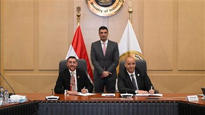 وزير الصناعة يوقع شراكة استراتيجية لتأهيل مهندسي السيارات وتعزيز الابتكار بجامعة القاهرة