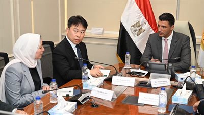 وزير الصناعة يبحث مع سامسونج إلكترونيكس خطط التوسع وزيادة المكون المحلي