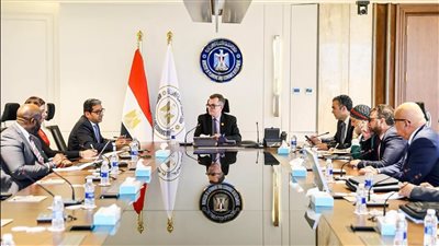 وزير التخطيط يبحث مع أفريكسيم بنك دعم الشركات الناشئة وتعزيز التنمية الاقتصادية الشاملة